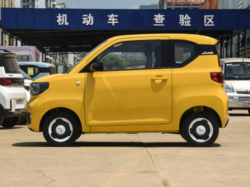 Wuling Hongguang MINIEV 2024 3rd generation mini electric vehicle with a range of 215KW is a cheap Chinese electric vehicle